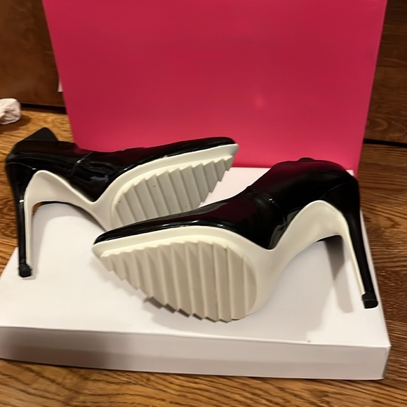 Black patent just fab high heels size 5.5. - Picture 2 of 6